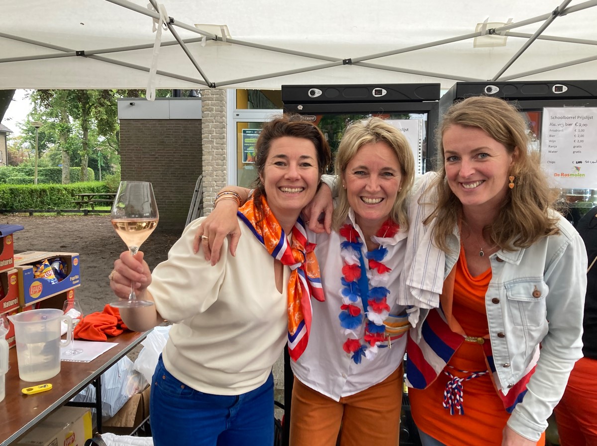 Bardames zomerborrel