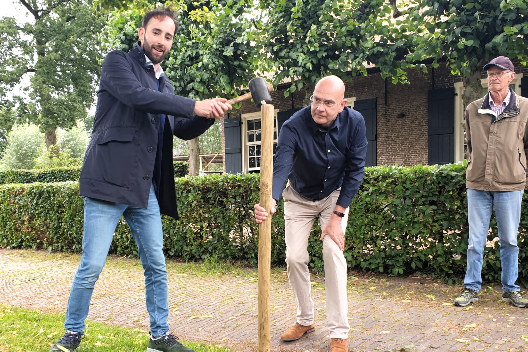 Eerste paal kruidentuin Pekhoeveterrein